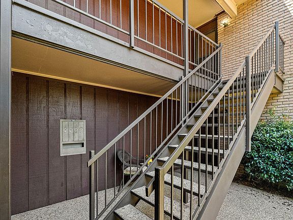 2nd image of 2900 Lincoln Rd APT 8