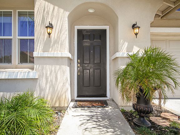 3rd image of 635 Laugenour Dr