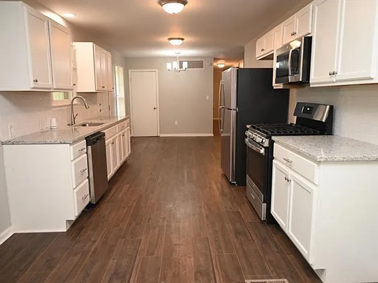 721 Maple Ave — Photo 6