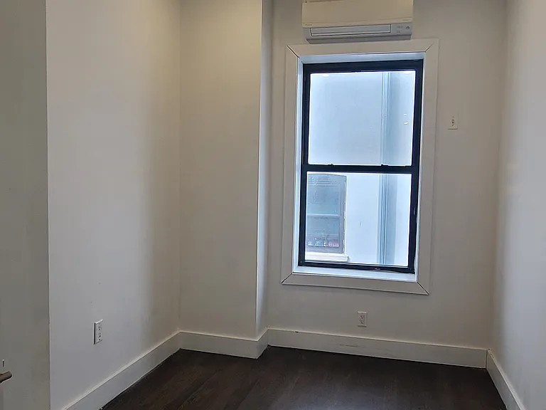 548 Howard Ave #2L — Photo 8