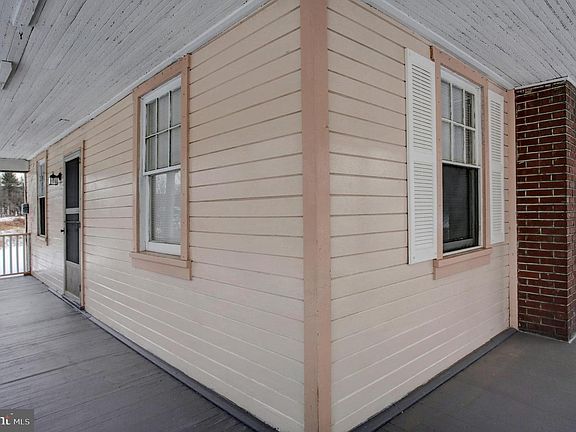 3rd image of 18671 Sugar Run Rd