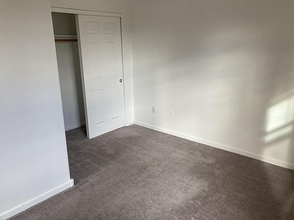 4th image of 327 S Oakdale Ave #B