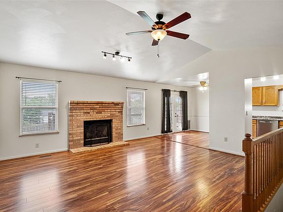 5th image of 100 Castlewood Dr