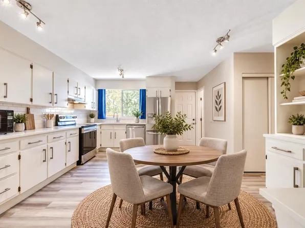 630 W Sabrina Rd SW #62, Calgary, AB T2W 2N7