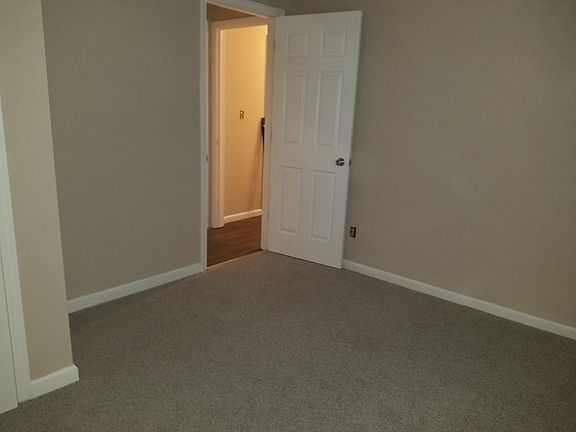 4th image of 70 Fountain Lake Dr