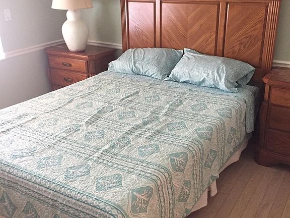 5th image of 2415 Hidden Lake Dr APT 10