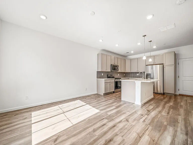 475 Millwall Cir — Photo 15