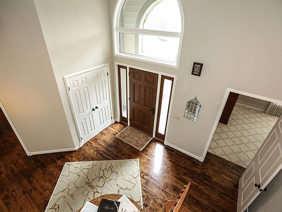 3rd image of 15 Surrey Hill Ln