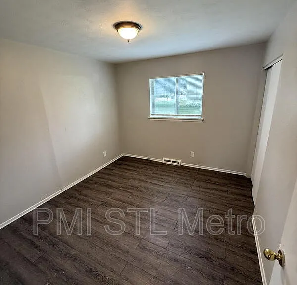 519 Graf Ave — Photo 8