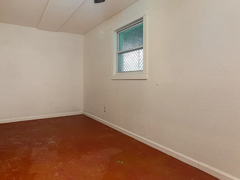 268 S French Broad Ave — Photo 20