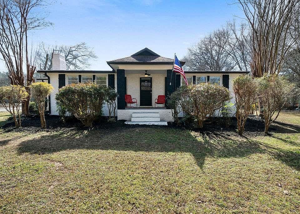 1st image of 20 Meadows Dr SE