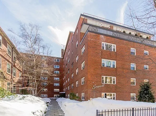 131 Sewall Ave APT 61, Brookline, MA 02446
