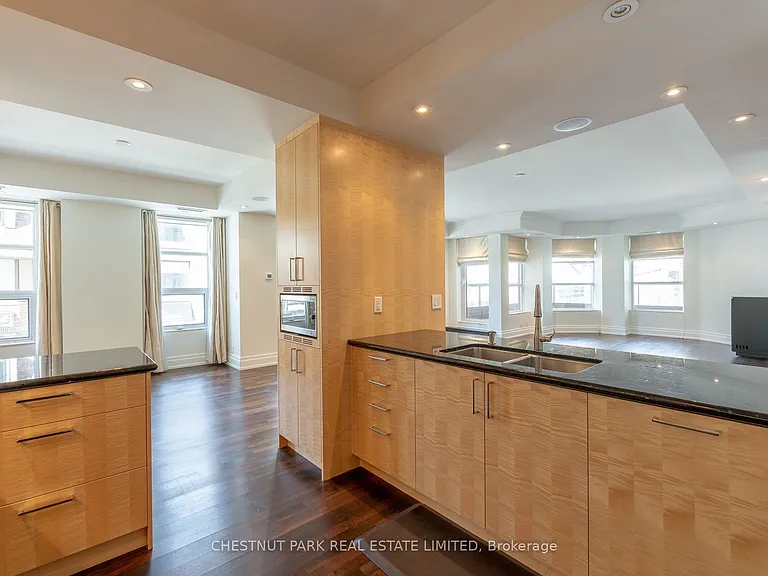 68 Yorkville Ave #202 — Photo 15