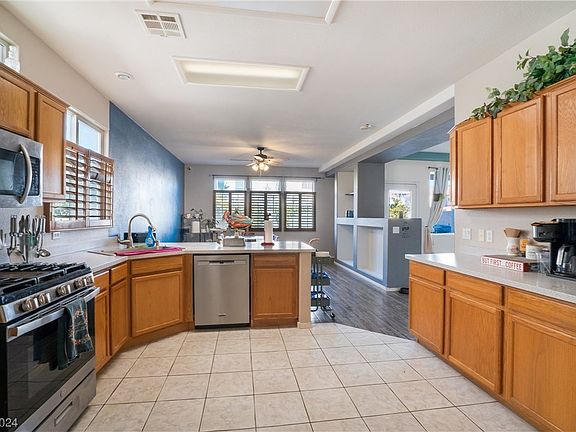5th image of 7600 Eminence Ct