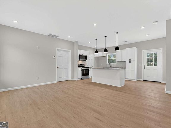 3rd image of 47 Brownlow Dr NW