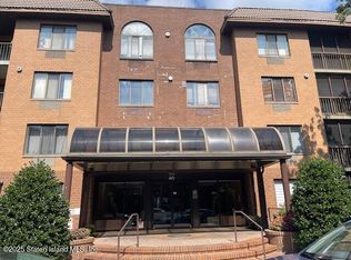 40 Wellington Ct APT 1A, Staten Island, NY 10314