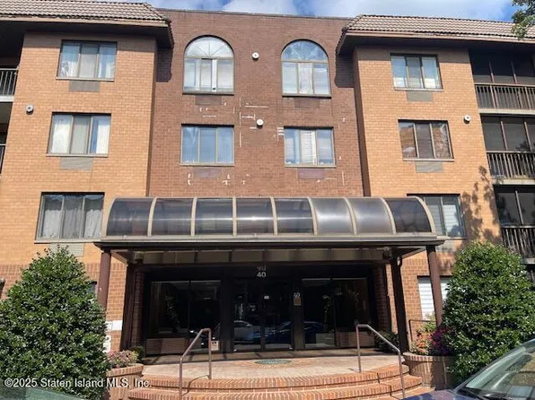 40 Wellington Ct APT 1A, Staten Island, NY 10314