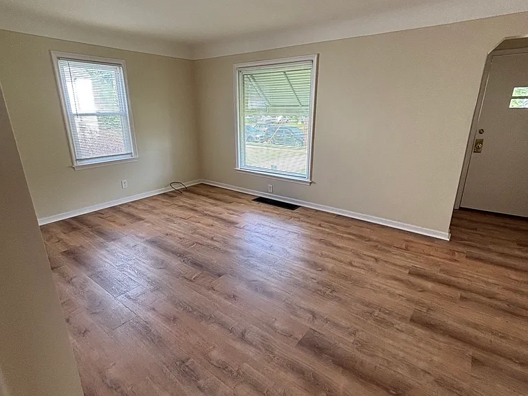 949 Canterbury St SW — Photo 6