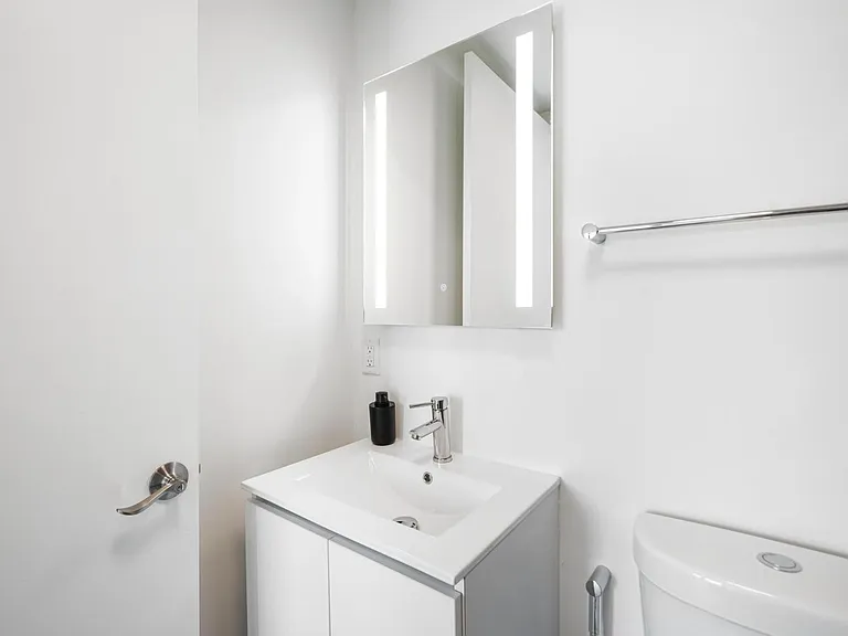 Otto Apartments — Photo 19