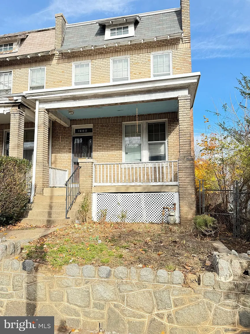 1738 A St SE photo 1