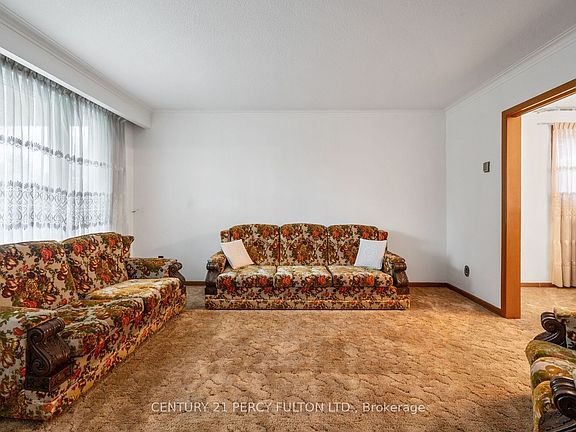 4th image of 27 Willingdon Ave