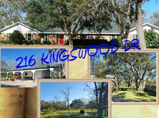 216 Kingswood Dr, Van Vleck, TX 77482