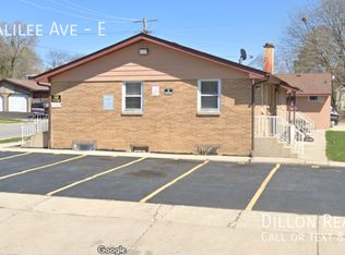 2703 Galilee Ave APT E, Zion, IL 60099