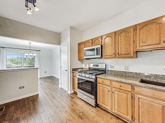 5th image of 10083 Cambridge Dr #F