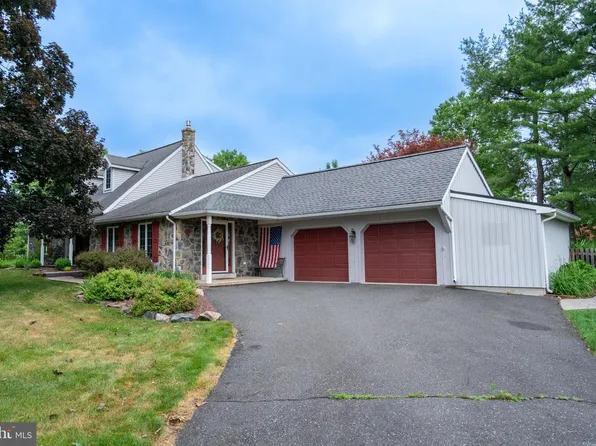 1397 Edgeview St, East Greenville, PA 18041