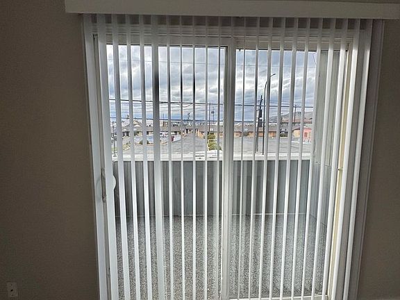 3rd image of 1021 N 1st St APT 4