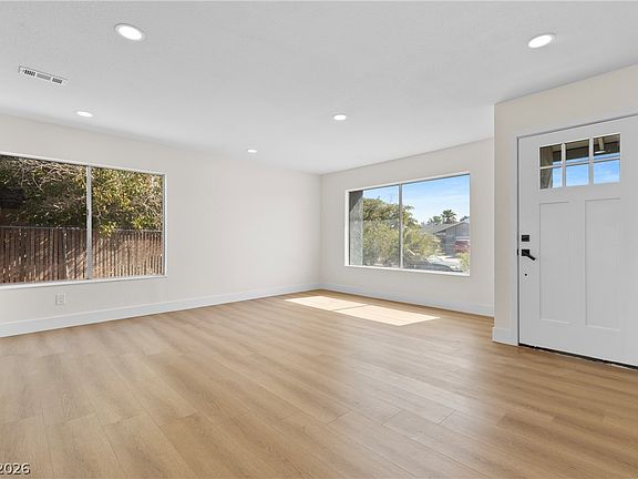 3rd image of 5595 Chestnut St
