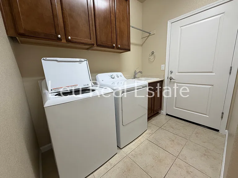 7425 Foxburgh Ct — Photo 14
