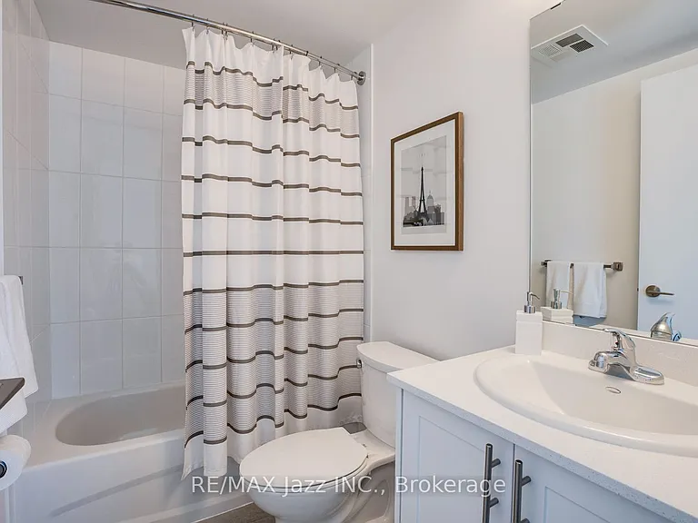100 Bond St E #305 — Photo 11