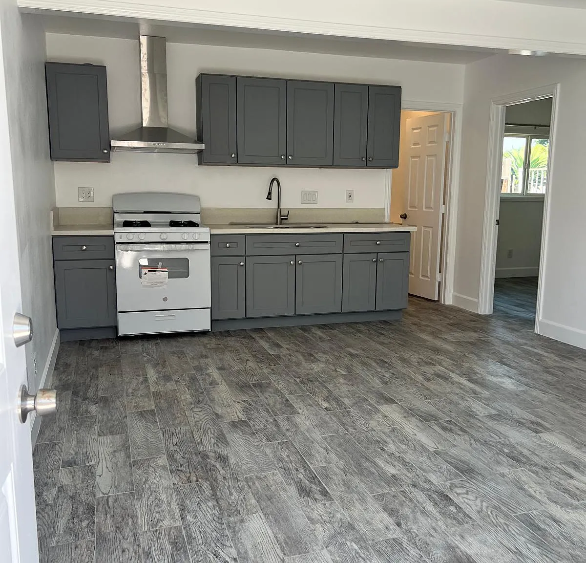 2 bed, 750 sqft, $2,100 — Photo 3