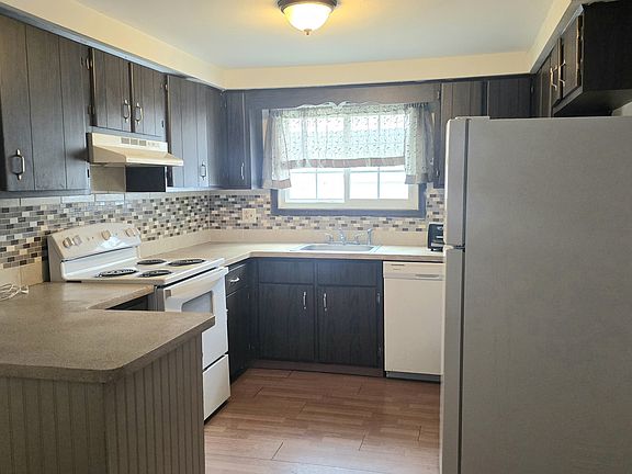 5th image of 109 Fairgreen Dr