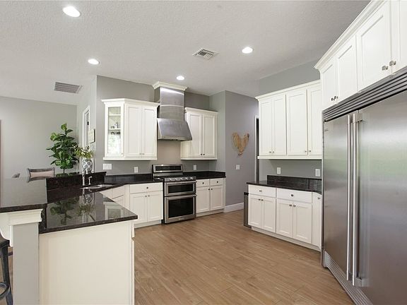 4th image of 4022 Willow Bay Dr