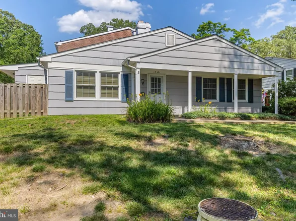 1746 Woodridge Ct, Crofton, MD 21114