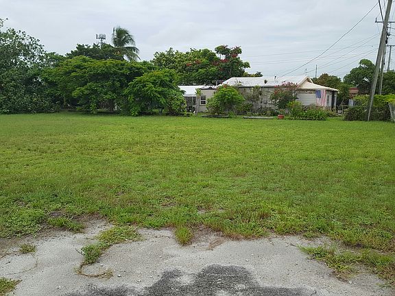 4th image of 680 NE 43rd St