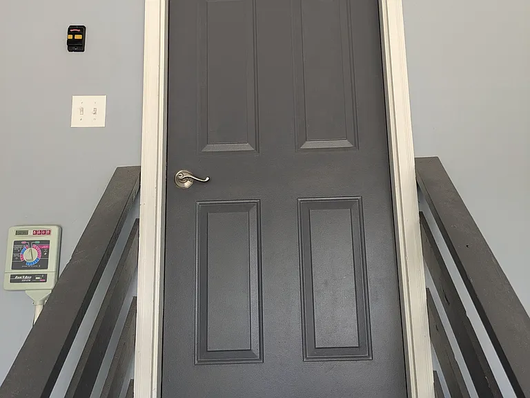 Safe entry from the garage with double handrails.