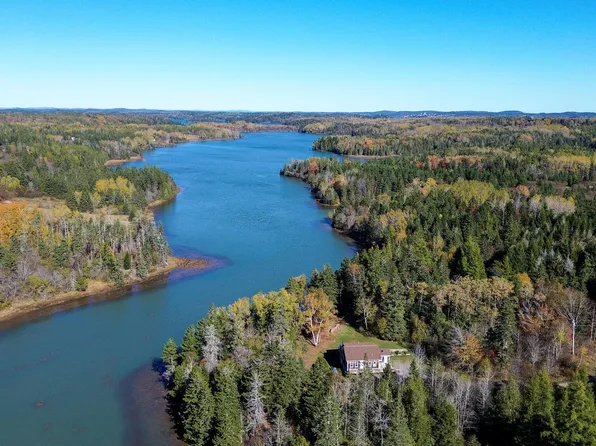 879 County Road, Lubec, ME 04652