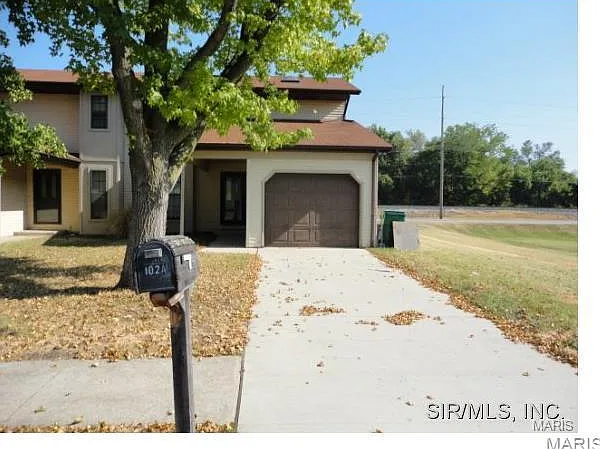2 bed, 2.0 bath, 1298 sqft, $1,425 — Photo 2