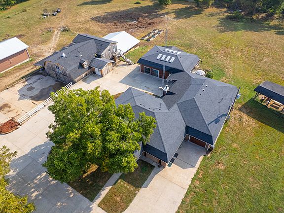 2,868 sf house with 5 bedrooms and 2.5 bathrooms