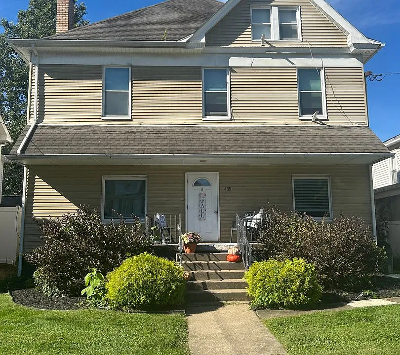 439 College Ave