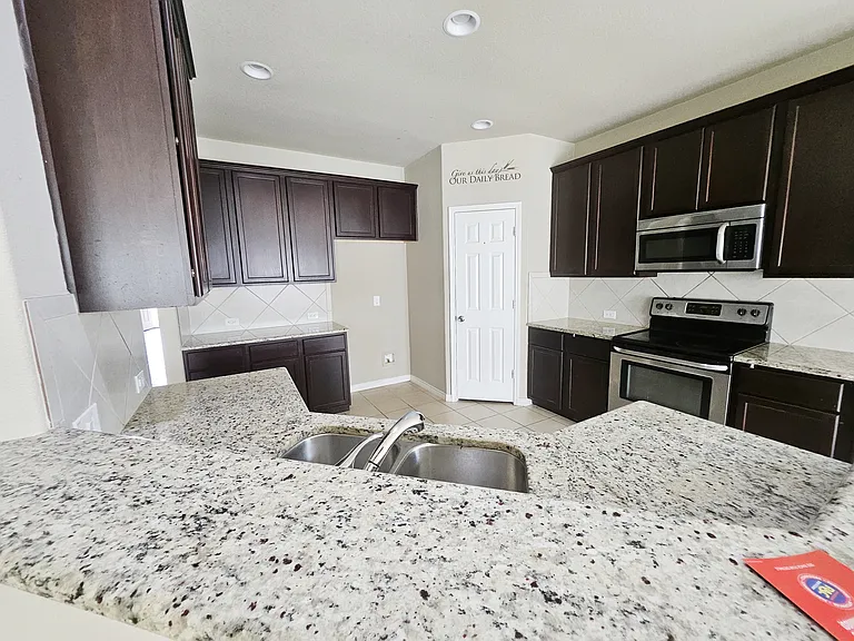 1820 Christopher Creek Dr — Photo 9