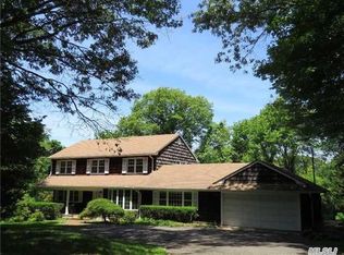 2 Coach Hill Ln, Northport, NY 11768