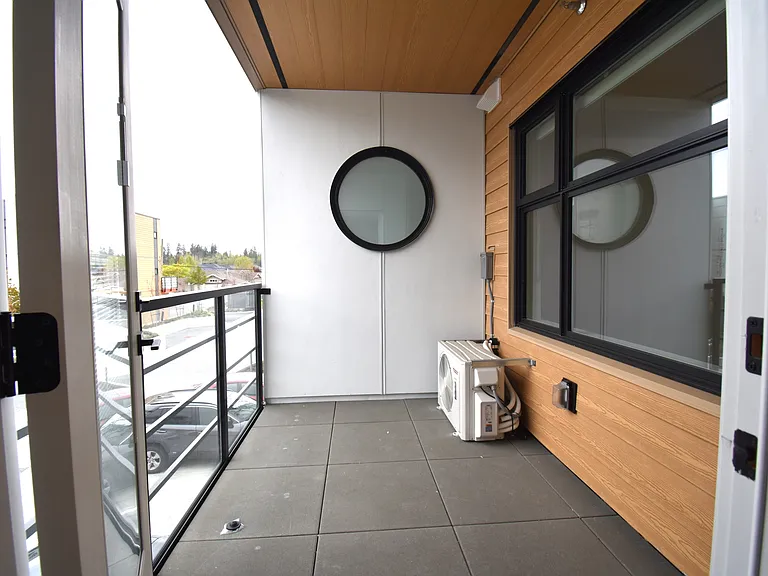 185 175a St #212 — Photo 9