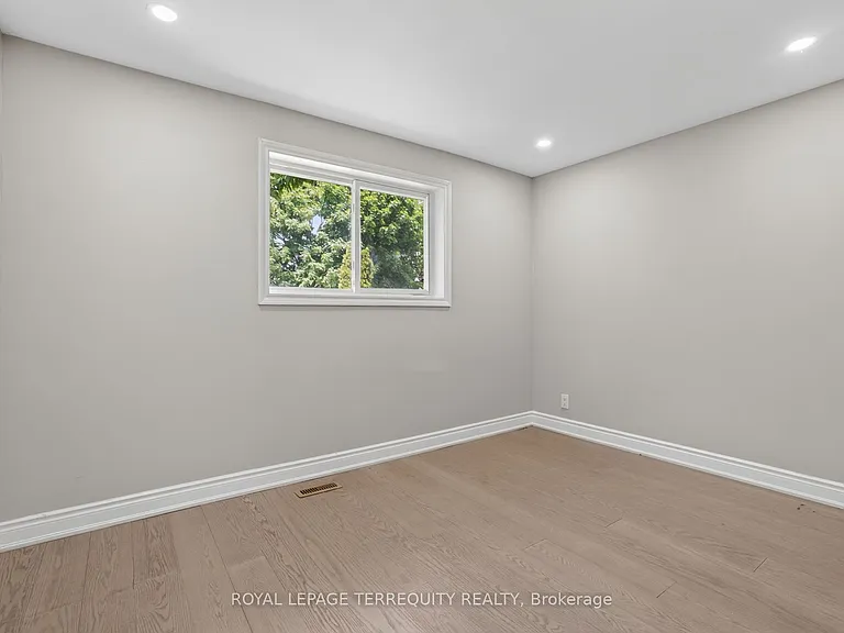 1173 Shadeland Dr — Photo 32