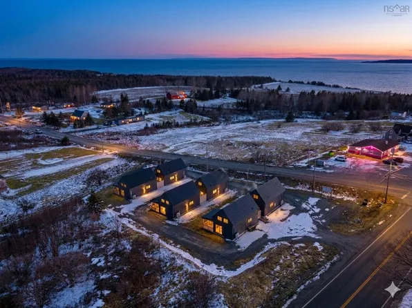 15 Shore Rd, Harbourview, NS B0E 2W0