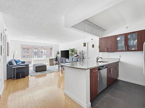 2nd image of 555 W 23rd St APT S11l