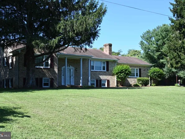 822 Back St, Port Royal, VA 22535
